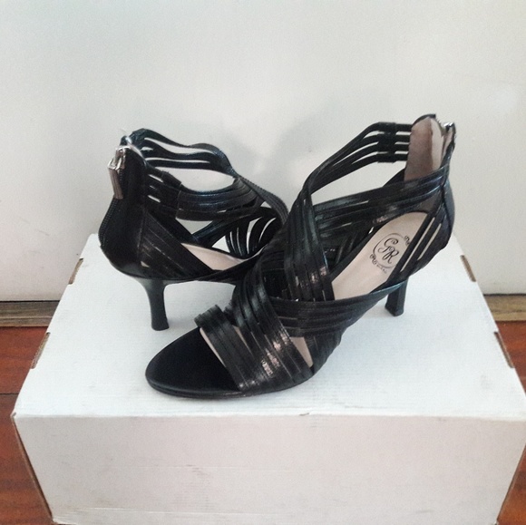 Gabriella Rocha - Picture 1 of 4